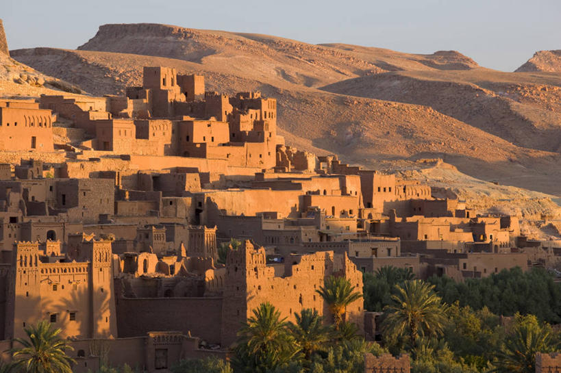 无人,横图,室外,白天,正面,度假,草地,草坪,美景,沙漠,山,山脉,植物,城市风光,城市,非洲,摩洛哥,阴影,光线,影子,堡垒,城堡,景观,山峰,山峦,娱乐,草,树,树木,蓝色,绿色,蓝天,天空,阳光,自然,群山,天,享受,休闲,景色,放松,生长,晴朗,成长,要塞,万里无云,阿非利加洲,摩洛哥王国,设防,瓦尔扎扎特,大漠,砂漠,晴空,晴空万里,彩图