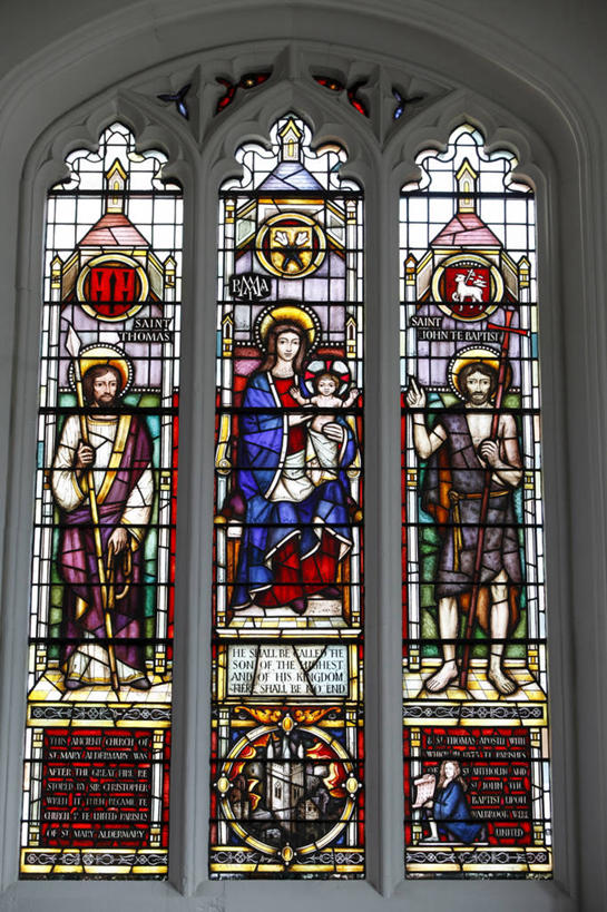 无人,教堂,竖图,室内,白天,仰视,旅游,度假,窗户,落地窗,标志建筑,地标,建筑,阴影,节日,光线,影子,拱门,神像,文化,娱乐,建设,玻璃窗,阳光,祈祷,享受,休闲,健康,旅游胜地,放松,许愿,宗教,信仰,纪念,祈求,基督教,天主教,信念,彩绘玻璃,彩色玻璃,教堂玻璃,艺术玻璃,平安,彩图,低角度拍摄,大教堂,礼拜堂