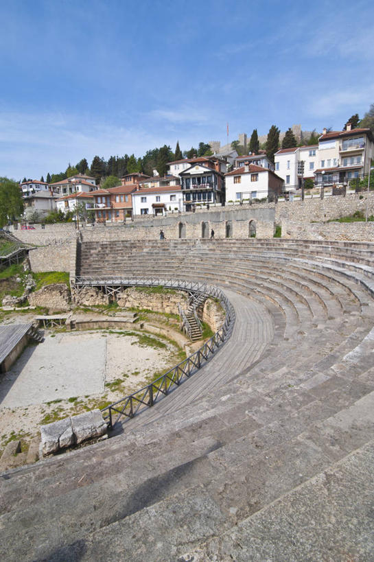 无人,家,竖图,室外,白天,正面,旅游,度假,草地,草坪,石头,名胜古迹,植物,标志建筑,地标,建筑,剧院,欧洲,马其顿,阴影,遗迹,光线,石子,影子,房屋,屋子,云,云朵,云彩,古迹,文物,娱乐,建设,古建筑,楼房,废墟,住宅,草,树,树木,蓝色,绿色,白云,蓝天,天空,阳光,自然,天,享受,休闲,旅游胜地,放松,生长,晴朗,成长,古文明,马其顿共和国,奥赫里德,石块,岩石,晴空,彩图,房子,剧场,戏院