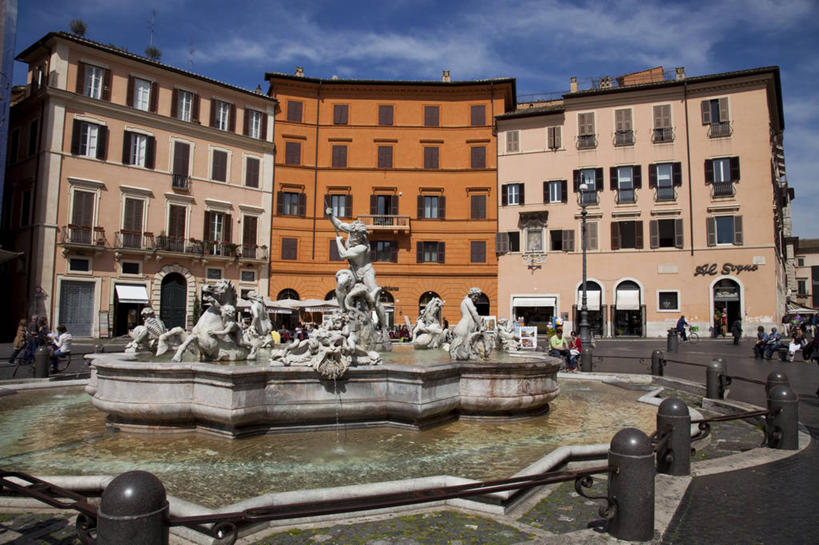 西方人,家,站,坐,横图,室外,白天,正面,旅游,度假,窗户,标志建筑,地标,建筑,喷泉,雕塑,意大利,欧洲,罗马,欧洲人,一排,阴影,飞溅,服装,艺术,整齐,装饰,并列,并排,溅,光线,雕刻,雕像,液体,影子,房屋,墙,屋子,景观,水滴,云,云朵,公寓,首都,许多人,云彩,注视,休闲装,文化,娱乐,建设,洋房,楼房,玻璃窗,墙壁,墙面,住宅,水珠,排列,衣服,蓝色,白云,蓝天,天空,阳光,工艺品,天,观察,看,品味,站着,一群人,享受,休闲,休闲服,旅游胜地,放松,服饰,晴朗,观看,纪念,美术,察看,队列,关注,南欧,喷洒,主题,水景,平行,陈列,意大利共和国,纳沃纳广场,功能,美学,美观,四河喷泉,男人,男性,年轻男性,年轻女性,女人,女性,白种人,设计,晴空,站立,坐着,彩图,全身,房子