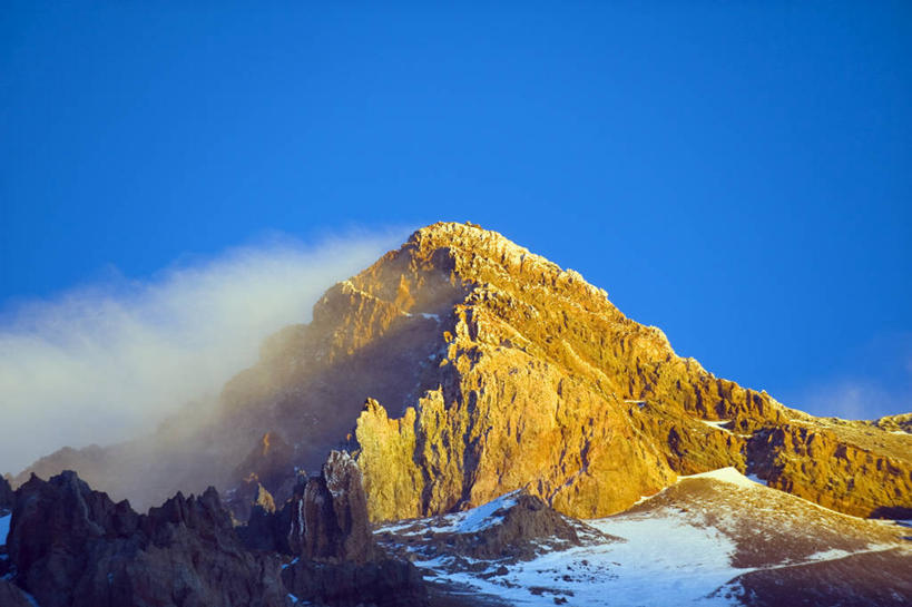 无人,横图,室外,白天,仰视,旅游,度假,石头,美景,山,雪,雪山,大雪,阿根廷,阴影,朦胧,模糊,光线,石子,影子,冰,积雪,景观,山峰,雪景,云,云朵,冬季,冬天,山峦,云彩,娱乐,蓝色,白云,蓝天,天空,阳光,自然,天,享受,休闲,景色,南美,放松,寒冷,晴朗,冰冷,南美洲,拉丁美洲,自然风光,美洲,亚美利加洲,严寒,南亚美利加洲,冰凉,酷寒,凛冽,凛凛,极冷,阿根廷共和国,阿空加瓜山,门多萨,门多萨省,石块,岩石,晴空,彩图,低角度拍摄