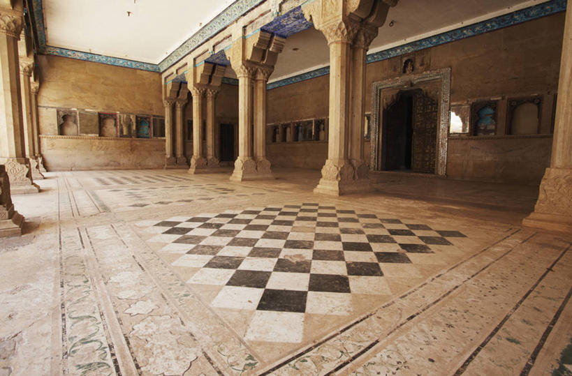 无人,宫殿,横图,室外,白天,正面,旅游,度假,绘画,石头,标志建筑,地标,建筑,印度,亚洲,一排,阴影,朦胧,模糊,艺术,整齐,装饰,光线,瓷砖,地砖,石子,影子,墙,拱门,地面,文化,娱乐,建设,壁画,墙壁,墙面,排列,享受,休闲,旅游胜地,放松,华丽,修饰,点缀,队列,南亚,拉贾斯坦邦,拉贾斯坦,印度共和国,衬托,美观,雅致,雅观,石块,岩石,画画,彩图,本迪