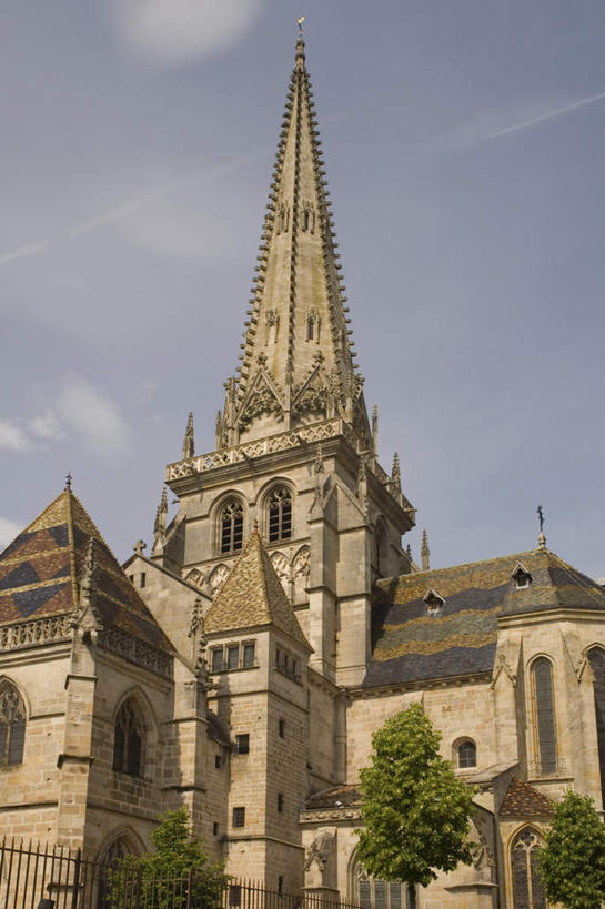 无人,教堂,竖图,室外,白天,仰视,旅游,度假,植物,标志建筑,地标,建筑,法国,欧洲,节日,文化,娱乐,建设,树,树木,绿色,自然,祈祷,享受,休闲,健康,旅游胜地,放松,许愿,宗教,信仰,生长,成长,纪念,祈求,勃艮第,信念,法兰西共和国,法兰西第五共和国,勃艮第大区,平安,彩图,低角度拍摄,大教堂,礼拜堂