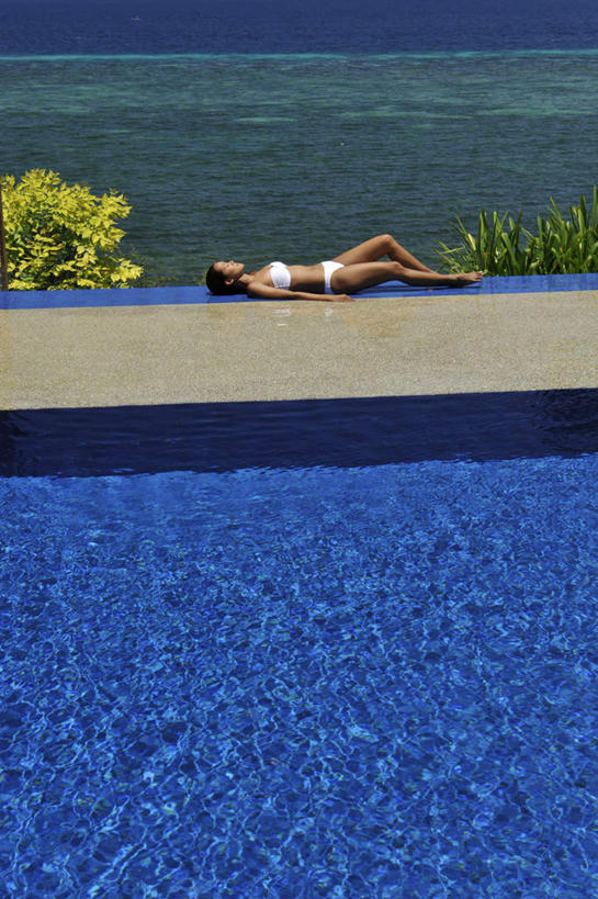 东方人,一个人,体育馆,游泳池,躺,竖图,室外,白天,正面,泳装,比基尼,旅游,度假,草地,草坪,海浪,海洋,美景,水,植物,菲律宾,亚洲,仅一个年轻女性,仅一个女性,仅一个人,阴影,光线,影子,景观,浪花,水池,水面,水平线,辽阔,海平线,注视,黄种人,娱乐,泳池,草,蓝色,绿色,蓝天,天空,阳光,自然,海水,天,观察,看,享受,休闲,广阔,景色,放松,东南亚,晴朗,观看,一望无际,察看,游泳馆,关注,自然风光,海景,薄荷岛,万里无云,菲律宾共和国,米沙鄢,米沙鄢群岛,无边无际,一马平川,保和岛,保和,卧着,年轻女性,女人,女性,亚洲人,大海,风浪,海,海水的波动,近岸浪,涌浪,晴空,晴空万里,躺着,卧,彩图,全身,三点式,泳衣,水天相接,水天一线