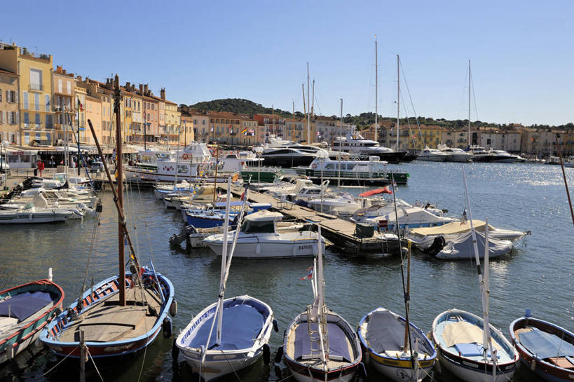 无人,家,码头,横图,室外,白天,正面,度假,美景,城市风光,城市,港口,船,法国,欧洲,停靠,阴影,光线,影子,房屋,屋子,景观,木船,娱乐,楼房,住宅,蓝色,蓝天,天空,阳光,交通工具,天,享受,休闲,景色,放松,晴朗,舟,停泊,载具,瓦尔省,万里无云,法兰西共和国,法兰西第五共和国,普罗旺斯.阿尔卑斯.蓝色海岸,普罗旺斯.阿尔卑斯.蓝色海岸大区,瓦尔,圣特罗佩,晴空,晴空万里,彩图,房子,摆渡口,埠头,渡口,渡头,港湾,海港,货运码头,口岸,商港