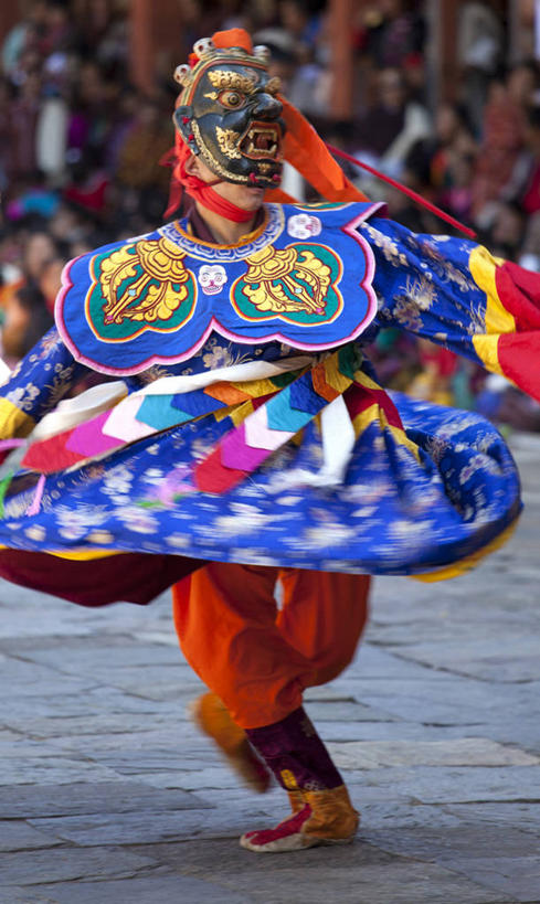 东方人,一个人,伸展双臂,竖图,室外,白天,正面,民族服装,度假,跳舞,美景,城市风光,城市,不丹,亚洲,仅一个男性,仅一个人,阴影,朦胧,模糊,光线,面具,影子,景观,地面,注视,黄种人,娱乐,仅一个年轻男性,阳光,观察,看,享受,休闲,景色,放松,观看,察看,关注,南亚,舞姿,不丹王国,旺杜波德朗宗,男人,男性,年轻男性,亚洲人,敞开双臂,伸开双臂,展开双肩,张开手臂,张开双臂,彩图,全身,传统服装,民俗服,舞蹈