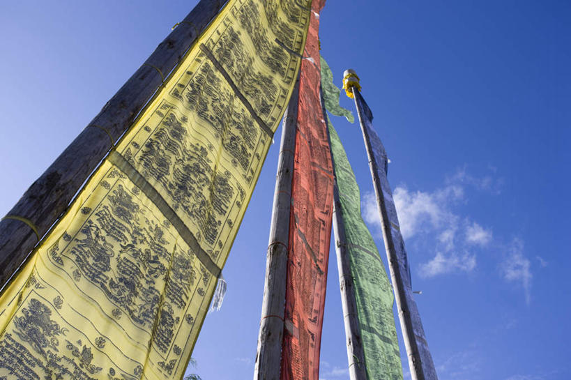 无人,寺庙,横图,室外,白天,仰视,旅游,度假,名胜古迹,标志建筑,地标,建筑,不丹,亚洲,阴影,节日,遗迹,光线,影子,云,云朵,云彩,古迹,文化,文物,娱乐,建设,古建筑,蓝色,白云,蓝天,天空,阳光,庙宇,天,祈祷,享受,休闲,健康,旅游胜地,放松,许愿,宗教,佛教,信仰,晴朗,纪念,祈求,南亚,古文明,释教,不丹王国,旺杜波德朗宗,平安,晴空,彩图,低角度拍摄,庙,寺