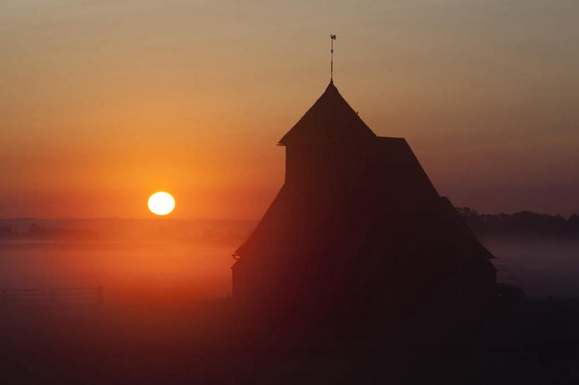 无人,教堂,横图,室外,白天,正面,旅游,度假,日落,太阳,雾,标志建筑,地标,建筑,英国,欧洲,阴影,节日,朦胧,模糊,光线,影子,晚霞,霞光,落日,文化,娱乐,建设,阳光,黄昏,祈祷,享受,休闲,健康,旅游胜地,彩霞,放松,许愿,宗教,信仰,纪念,祈求,迷雾,西欧,大不列颠,信念,大不列颠及北爱尔兰联合王国,肯特郡,大不列颠联合王国,日不落英帝国,夕照,平安,大雾,夕阳,彩图,大教堂,礼拜堂,斜阳