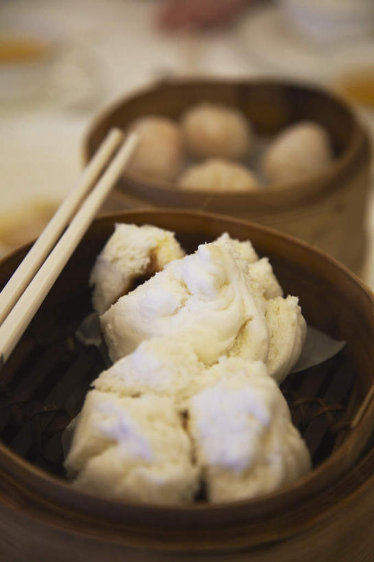 点心,面食,蒸笼,无人,竖图,俯视,室内,特写,白天,度假,烹饪,中餐,美景,筷子,城市风光,城市,餐具,厨具,香港,中国,亚洲,阴影,竹制,朦胧,模糊,光线,影子,景观,料理,食品,包子,叉烧包,饺子,面点,文化,娱乐,传统,馒头,小吃,美食,食物,享受,休闲,中式,景色,放松,礼节,港,竹制品,笼屉,礼仪,东亚,水饺,烹饪用具,香港特别行政区,港澳台,中华人民共和国,进餐用具,烹调用具,烹调,彩图,高角度拍摄