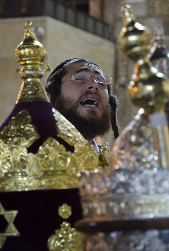 西方人,胡须,一个人,站,闭眼,竖图,室内,白天,正面,度假,成功,胜利,美景,城市风光,城市,欧洲,巴勒斯坦,欧洲人,亚洲,仅一个男性,仅一个人,仅一个中年男性,阴影,朦胧,模糊,光线,头巾,眼镜,影子,景观,首都,娱乐,站着,张嘴,享受,休闲,金色,景色,放松,光彩,宗教,信仰,富贵,西亚,哭墙,荣誉,奖品,近视眼镜,张大嘴巴,信念,犹太教,忠诚,荣耀,富丽,名誉,荣华,巴勒斯坦国,叹息墙,耶路撒冷,西墙,光荣,男人,男性,中年男性,白种人,胡子,络腮胡,张开嘴,闭眼睛,闭着眼,闭着眼睛,站立,半身,彩图,奖杯