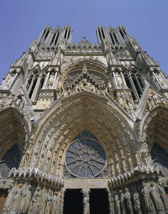 无人,教堂,竖图,室外,白天,仰视,旅游,度假,标志建筑,地标,建筑,雕塑,法国,欧洲,阴影,节日,艺术,装饰,光线,雕刻,雕像,影子,墙,文化,娱乐,建设,墙壁,墙面,蓝色,蓝天,天空,阳光,工艺品,天,祈祷,享受,休闲,健康,旅游胜地,放松,许愿,宗教,信仰,晴朗,纪念,华丽,祈求,美术,基督教,天主教,主题,陈列,信念,万里无云,法兰西共和国,功能,美学,法兰西第五共和国,富丽,华美,香槟.阿登,香槟.阿登大区,马恩省,兰斯,兰斯大教堂,兰斯圣母院教堂,平安,晴空,晴空万里,彩图,低角度拍摄,大教堂,礼拜堂