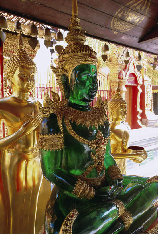 无人,寺庙,坐,盘腿,竖图,室外,白天,正面,旅游,度假,标志建筑,地标,建筑,雕塑,泰国,亚洲,阴影,节日,朦胧,模糊,艺术,装饰,光线,雕刻,雕像,影子,燃烧,注视,文化,娱乐,建设,阳光,香火,工艺品,庙宇,观察,看,祈祷,享受,休闲,健康,旅游胜地,放松,许愿,宗教,东南亚,信仰,观看,纪念,祈求,美术,察看,关注,主题,陈列,泰王国,清迈府,素贴寺,功能,美学,清迈省,平安,盘腿而坐,盘膝,盘着腿的,盘着腿坐,双腿交叉,坐着,半身,彩图,庙,寺