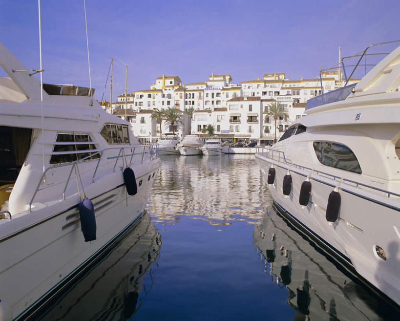 无人,家,码头,横图,室外,白天,正面,度假,美景,植物,城市风光,城市,港口,轮船,船,西班牙,欧洲,停靠,阴影,光线,影子,房屋,屋子,景观,云,云朵,两艘,云彩,娱乐,楼房,安达卢西亚,住宅,树,树木,蓝色,绿色,白云,蓝天,天空,阳光,自然,交通工具,天,享受,休闲,景色,放松,生长,晴朗,成长,南欧,停泊,载具,安达鲁西亚,马拉加省,马拉加,西班牙王国,安达卢西亚自治区,马贝拉,马尔贝拉,晴空,彩图,房子,摆渡口,埠头,渡口,渡头,港湾,海港,货运码头,口岸,商港