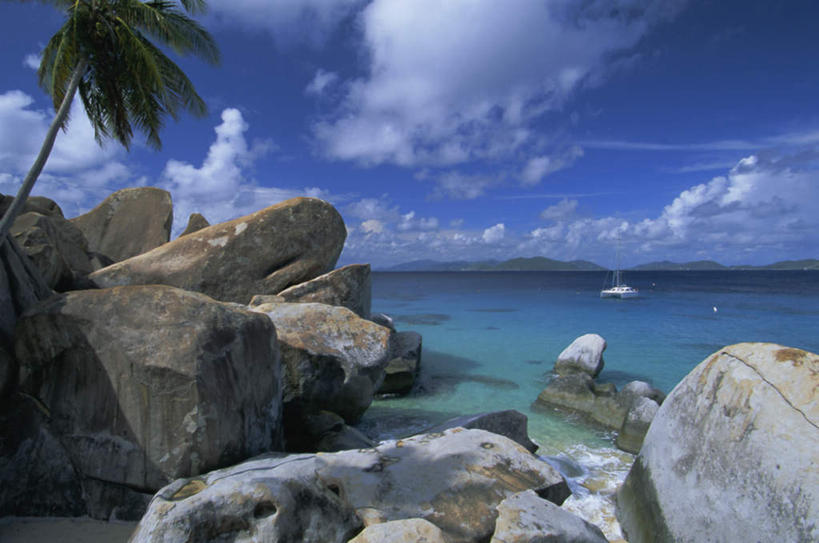 无人,横图,室外,白天,正面,旅游,度假,海浪,海洋,石头,美景,沙滩,植物,棕榈树,叶子,加勒比海,阴影,光线,沙子,石子,影子,海岸,景观,浪花,水平线,云,云朵,辽阔,绿叶,海平线,沙地,云彩,娱乐,树,树木,蓝色,绿色,白云,蓝天,天空,阳光,自然,海水,天,享受,休闲,广阔,嫩叶,景色,南美,放松,生长,晴朗,成长,一望无际,南美洲,拉丁美洲,自然风光,美洲,海景,棕榈叶,英属维尔京群岛,维京群岛,亚美利加洲,南亚美利加洲,维尔京戈尔达岛,英属处女群岛,无边无际,一马平川,叶,叶片,大海,风浪,海,海水的波动,海滩,近岸浪,石块,岩石,涌浪,晴空,彩图,水天相接,水天一线