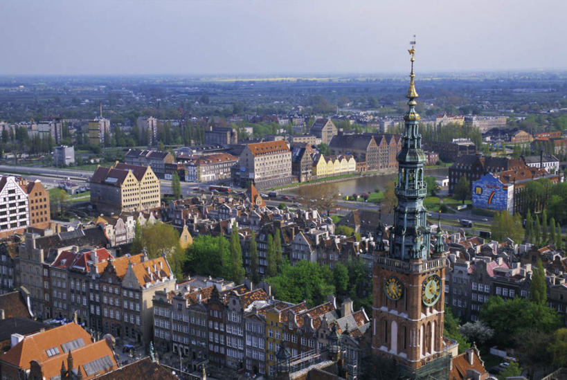 无人,家,横图,全景,俯视,航拍,室外,白天,旅游,度假,草地,草坪,天际线,植物,标志建筑,地标,建筑,欧洲,波兰,阴影,时间,光线,时钟,影子,房屋,屋子,地平线,钟楼,塔,辽阔,地面,计时,娱乐,建设,楼房,住宅,草,树,树木,蓝色,绿色,蓝天,天空,自然,钟表,天,享受,休闲,广阔,表,旅游胜地,放松,生长,晴朗,成长,一望无际,鸟瞰,延伸,中欧,万里无云,天地相交,省会,塔钟,无边无际,一马平川,波兰共和国,格但斯克,波美拉尼亚,波美拉尼亚省,钟,晴空,晴空万里,彩图,高角度拍摄,房子