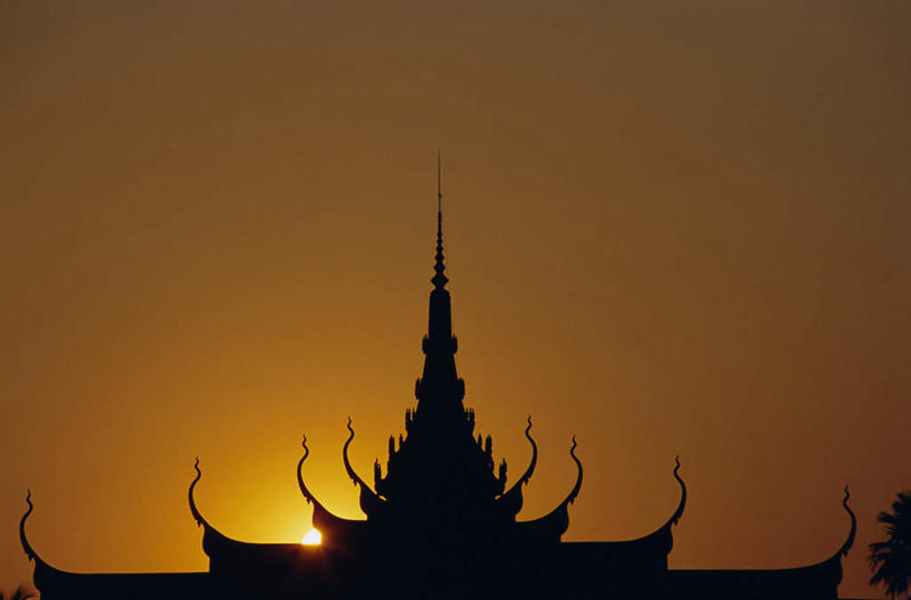 无人,博物馆,横图,室外,白天,仰视,旅游,度假,日落,标志建筑,地标,建筑,柬埔寨,亚洲,研究,屋顶,晚霞,霞光,落日,首都,背光,教育,顶棚,娱乐,建设,黄昏,享受,休闲,旅游胜地,彩霞,放松,东南亚,展览,欣赏,逆光,陈列,高棉,柬埔寨王国,吉蔑,金边市,夕照,典藏,夕阳,彩图,低角度拍摄,斜阳,金边