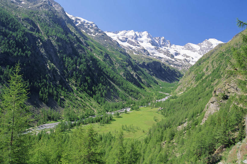 无人,横图,俯视,室外,白天,旅游,度假,草地,草坪,河流,石头,美景,山,水,峡谷,雪,雪山,植物,大雪,意大利,欧洲,阴影,光线,石子,影子,冰,河水,积雪,景观,山峰,水流,雪景,冬季,冬天,山谷,山峦,娱乐,草,树,树木,蓝色,绿色,蓝天,天空,小溪,阳光,自然,天,溪水,享受,休闲,景色,放松,寒冷,生长,晴朗,成长,冰冷,岩层,南欧,自然风光,万里无云,意大利共和国,首府,严寒,冰凉,酷寒,凛冽,凛凛,极冷,奥斯塔,瓦莱达奥斯塔,瓦莱达奥斯塔大区,大帕拉迪索国家公园,石块,岩石,晴空,晴空万里,彩图,高角度拍摄