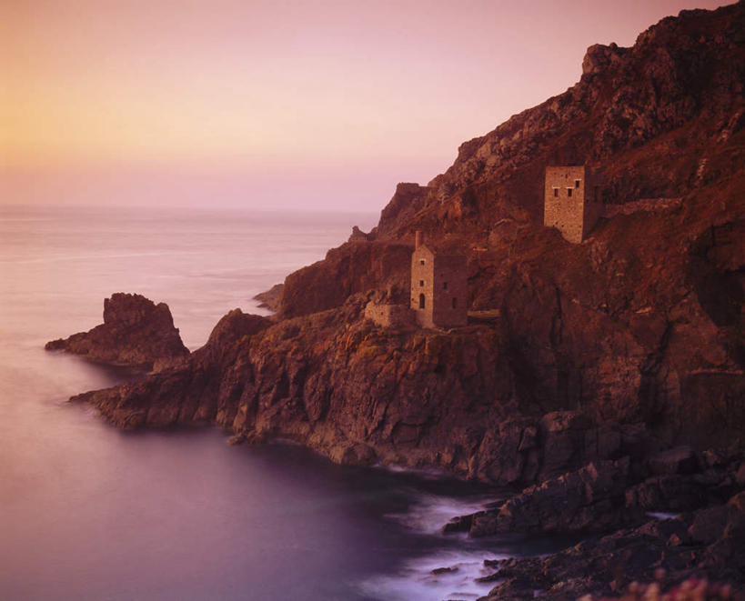 无人,横图,俯视,室外,白天,旅游,度假,海浪,海洋,礁石,石头,美景,日落,山,山脉,英国,欧洲,石子,景观,浪花,山峰,晚霞,霞光,落日,山峦,娱乐,自然,海水,黄昏,群山,享受,休闲,景色,彩霞,放松,西欧,自然风光,大不列颠,海景,大不列颠及北爱尔兰联合王国,大不列颠联合王国,日不落英帝国,夕照,康沃尔,康沃尔郡,大海,风浪,海,海水的波动,礁,近岸浪,石块,岩石,涌浪,夕阳,彩图,高角度拍摄,斜阳