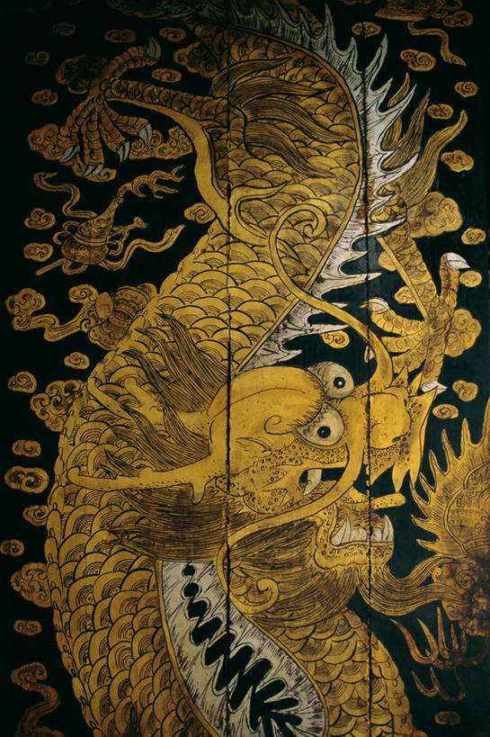 无人,寺庙,竖图,室外,白天,正面,旅游,度假,绘画,成功,标志建筑,地标,建筑,新加坡,亚洲,一条,飞翔,阴影,节日,艺术,装饰,飞行,光线,龙,影子,墙,云,云朵,首都,翱翔,燃烧,云彩,注视,文化,娱乐,建设,飞舞,壁画,墙壁,墙面,白云,阳光,香火,庙宇,观察,看,祈祷,张嘴,享受,休闲,健康,金色,旅游胜地,放松,许愿,宗教,东南亚,信仰,观看,纪念,华丽,修饰,祈求,点缀,察看,高贵,关注,图腾,传说,张大嘴巴,衬托,美观,雅致,雅观,祥瑞,新加坡共和国,灵兽,权势,尊荣,遨游,漫游,天福宫,平安,幸运,张开嘴,画画,彩图,全身,庙,寺