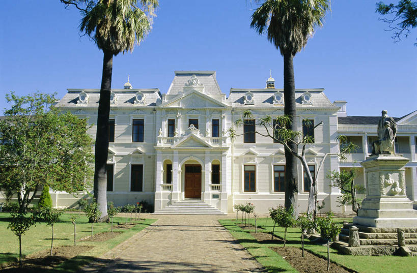 无人,家,横图,室外,白天,正面,度假,草地,草坪,美景,植物,别墅,窗户,城市风光,城市,雕塑,非洲,南非,一排,阴影,艺术,整齐,装饰,并列,并排,光线,雕刻,雕像,影子,房屋,墙,屋子,景观,公寓,首都,娱乐,洋房,楼房,玻璃窗,墙壁,墙面,住宅,草,树,树木,排列,蓝色,绿色,蓝天,天空,阳光,自然,工艺品,天,享受,休闲,景色,放松,生长,晴朗,成长,纪念,美术,队列,主题,平行,陈列,万里无云,开普敦,省会,功能,美学,阿非利加洲,立法首都,南非共和国,西开普省,斯泰伦博斯,晴空,晴空万里,彩图,房子