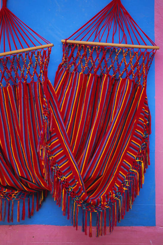 无人,家,竖图,室外,特写,白天,正面,度假,美景,城市风光,城市,美国,吊挂,悬挂,阴影,装饰,卷曲,编织,缠绕,光线,影子,房屋,墙,屋子,景观,织物,首都,挂,娱乐,线团,楼房,墙壁,墙面,住宅,纺织,一个,红色,蓝色,阳光,毛线,享受,休闲,景色,放松,单个,华丽,修饰,点缀,北美,北美洲,美洲,华盛顿特区,首府,华盛顿哥伦比亚特区,华府,北亚美利加洲,亚美利加洲,衬托,美观,雅致,雅观,哥伦比亚特区,彩图,房子