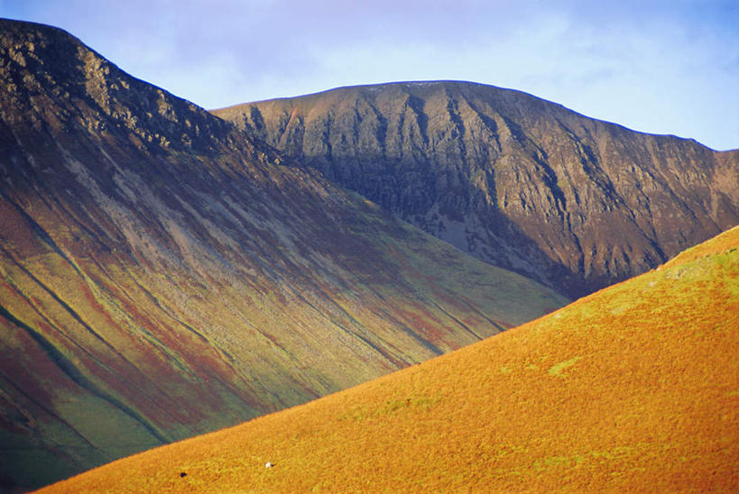 无人,公园,横图,室外,白天,正面,旅游,度假,石头,美景,山,山脉,英国,欧洲,阴影,光线,石子,影子,景观,山顶,山峰,云,云朵,山峦,云彩,娱乐,英格兰,蓝色,白云,蓝天,天空,阳光,自然,群山,天,享受,休闲,景色,放松,晴朗,国家公园,西欧,自然风光,大不列颠,沉积岩,大不列颠及北爱尔兰联合王国,大不列颠联合王国,日不落英帝国,颠峰,极峰,英吉利,水成岩,湖区国家公园,英国湖区国家公园,石块,岩石,晴空,彩图