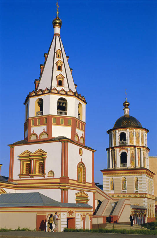 无人,教堂,竖图,室外,白天,正面,旅游,度假,草地,草坪,植物,标志建筑,地标,建筑,欧洲,俄罗斯,亚洲,阴影,节日,光线,影子,文化,娱乐,建设,圆顶,草,树,树木,蓝色,绿色,蓝天,天空,阳光,自然,天,祈祷,享受,休闲,健康,旅游胜地,放松,许愿,宗教,信仰,生长,晴朗,成长,纪念,祈求,西伯利亚,信念,万里无云,俄联邦,俄罗斯联邦,东正教,伊尔库茨克,伊尔库茨克州,东西伯利亚,平安,晴空,晴空万里,彩图,大教堂,礼拜堂