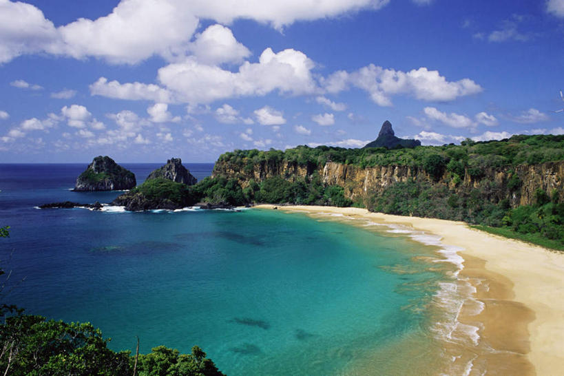 无人,横图,室外,白天,正面,旅游,度假,海浪,海洋,石头,美景,沙滩,山,山脉,植物,巴西,阴影,光线,沙子,石子,影子,海岸,景观,浪花,山顶,山峰,水平线,云,云朵,辽阔,海平线,沙地,山峦,云彩,娱乐,树,树木,蓝色,绿色,白云,蓝天,天空,阳光,自然,海水,群山,天,享受,休闲,广阔,景色,南美,放松,生长,晴朗,成长,一望无际,南美洲,拉丁美洲,自然风光,美洲,海景,沉积岩,巴西联邦共和国,亚美利加洲,南亚美利加洲,伯南布哥,伯南布哥州,无边无际,一马平川,颠峰,极峰,水成岩,费尔南多.迪诺罗尼亚,大海,风浪,海,海水的波动,海滩,近岸浪,石块,岩石,涌浪,晴空,彩图,水天相接,水天一线