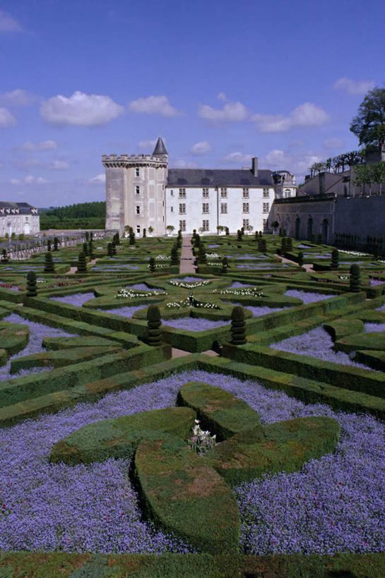 无人,家,竖图,室外,白天,正面,度假,游戏,美景,植物,别墅,城市风光,城市,法国,欧洲,阴影,环保,光线,影子,房屋,屋子,景观,云,云朵,公寓,防护,玩,云彩,娱乐,洋房,楼房,住宅,树,树木,蓝色,绿色,白云,蓝天,天空,阳光,自然,天,享受,休闲,景色,放松,益智,生长,晴朗,成长,活动,发泄,美好,美妙,消遣,智力,间隔,迷宫,法兰西共和国,首府,宣泄,美观,雅观,法兰西第五共和国,图尔,维朗德里城堡,安德尔.卢瓦尔省,绿篱,生篱,树篱,植篱,中央大区,晴空,玩耍,嬉戏,彩图,房子