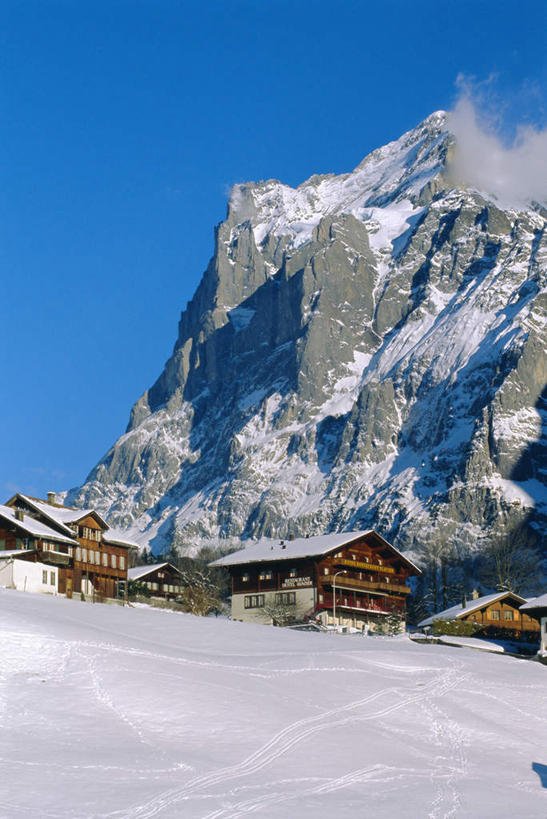 无人,家,木屋,竖图,室外,白天,正面,旅游,度假,石头,美景,山,雪,雪山,植物,大雪,瑞士,欧洲,阴影,光线,石子,影子,冰,积雪,景观,山顶,山峰,雪景,冬季,冬天,山峦,首都,娱乐,伯尔尼,住宅,树,树木,蓝色,绿色,蓝天,天空,阳光,自然,天,享受,休闲,景色,放松,寒冷,生长,晴朗,成长,冰冷,自然风光,中欧,沉积岩,万里无云,首府,严寒,瑞士联邦,冰凉,酷寒,凛冽,凛凛,极冷,伯尔尼州,颠峰,极峰,水成岩,格施塔德,石块,岩石,晴空,晴空万里,彩图,茅舍,茅屋,棚屋,小木屋,小屋