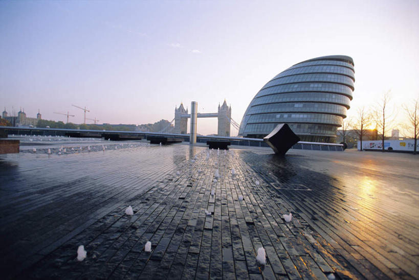 无人,高楼大厦,横图,室外,白天,仰视,度假,办公楼,技术,美景,日落,水,植物,城市风光,城市,大桥,大厦,建筑,立交桥,摩天大楼,喷泉,桥梁,写字楼,英国,欧洲,伦敦,飞溅,溅,液体,景观,水滴,晚霞,霞光,落日,高架,斜拉桥,桥,首都,文化,娱乐,设备,伦敦塔桥,泰晤士河,吊车,水珠,树,树木,施工,绿色,自然,黄昏,楼宇,交通工具,品味,享受,休闲,机械,起重机,商务楼,景色,彩霞,放松,生长,潮湿,成长,工程,西欧,喷洒,载具,水景,大不列颠,三架,大不列颠及北爱尔兰联合王国,塔桥,美观,湿润,大不列颠联合王国,日不落英帝国,工作车,施工车,汽车吊,雾都,夕照,设计,夕阳,彩图,低角度拍摄,全身,大楼,高层建筑,高楼,摩天楼,斜阳