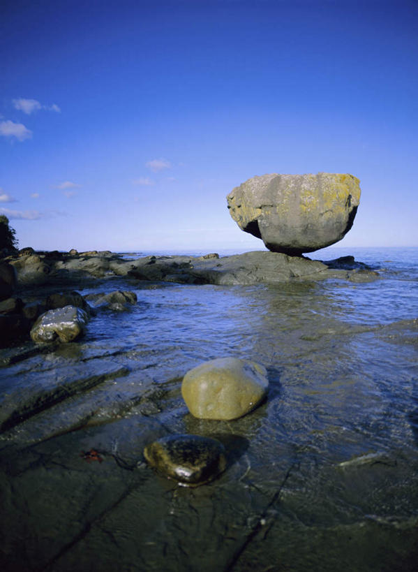 无人,竖图,室外,白天,正面,旅游,度假,海浪,海洋,石头,美景,沙滩,加拿大,阴影,光线,沙子,石子,影子,海岸,景观,浪花,云,云朵,沙地,云彩,娱乐,蓝色,白云,蓝天,天空,阳光,自然,海水,天,享受,休闲,景色,放松,晴朗,北美,北美洲,自然风光,美洲,海景,北亚美利加洲,亚美利加洲,卑诗省,不列颠哥伦比亚,不列颠哥伦比亚省,夏洛特皇后群岛,大海,风浪,海,海水的波动,海滩,近岸浪,石块,岩石,涌浪,晴空,彩图