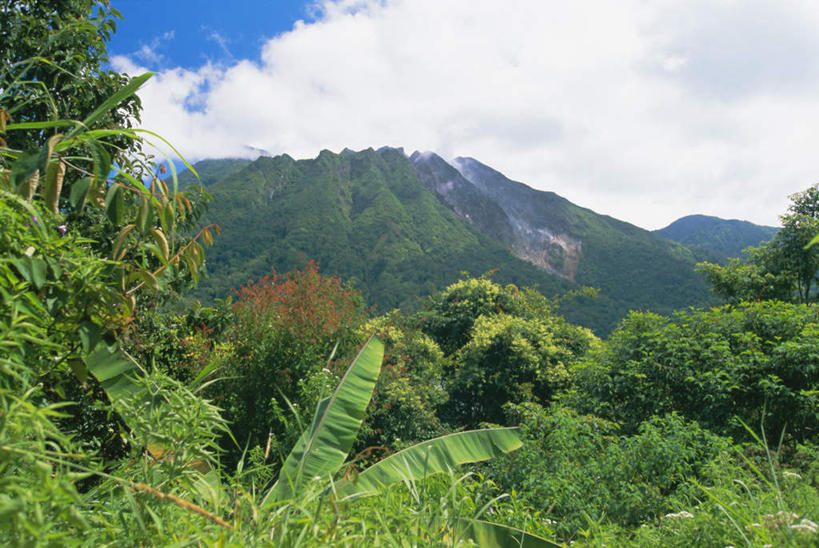 无人,横图,俯视,室外,白天,旅游,度假,火山,美景,山,山脉,植物,印度尼西亚,印尼,亚洲,阴影,光线,影子,景观,山峰,云,云朵,山峦,云彩,娱乐,树,树木,蓝色,绿色,白云,蓝天,天空,自然,群山,天,享受,休闲,景色,放松,东南亚,生长,晴朗,成长,自然风光,苏门答腊,印度尼西亚共和国,苏门答腊岛,活火山,死火山,休眠火山,晴空,彩图,高角度拍摄