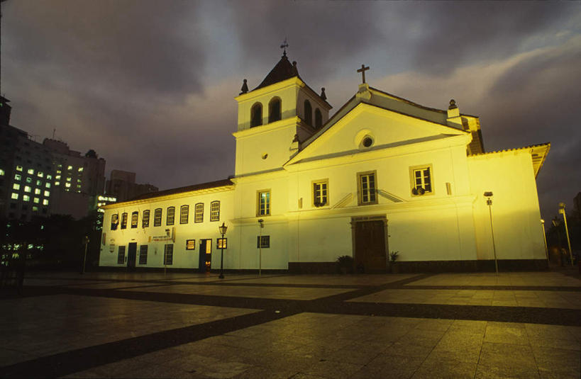 无人,家,横图,室外,白天,仰视,度假,美景,日落,窗户,城市风光,城市,巴西,阴影,光线,影子,房屋,墙,屋子,景观,晚霞,乌云,霞光,云,云朵,落日,灯光,云彩,娱乐,楼房,玻璃窗,墙壁,墙面,住宅,白云,黄昏,享受,休闲,景色,彩霞,南美,放松,南美洲,拉丁美洲,美洲,巴西联邦共和国,首府,亚美利加洲,南亚美利加洲,圣保罗,圣保罗市,圣保罗州,夕照,夕阳,彩图,低角度拍摄,房子,斜阳