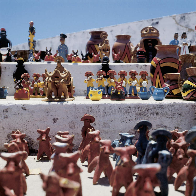 无人,方图,室外,白天,正面,游戏,玩具,许多,阴影,艺术,光线,娃娃,玩偶,影子,手工艺品,很多,玩,文化,娱乐,排列,蓝色,蓝天,天空,阳光,工艺品,天,休闲,益智,晴朗,安慰,粘土,高雅,发泄,消遣,万里无云,手工艺,自信心,品位,宣泄,摆列,晴空,晴空万里,玩耍,嬉戏,彩图,布列,分列