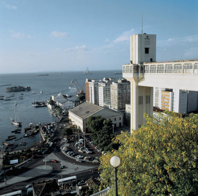 无人,家,工厂,横图,俯视,航拍,室外,白天,度假,海浪,海洋,美景,植物,城市风光,城市,路灯,照明,巴西,萨尔瓦多,阴影,光线,影子,房屋,屋子,景观,浪花,水平线,云,云朵,公寓,辽阔,灯光,海平线,云彩,娱乐,洋房,楼房,住宅,灯,树,树木,蓝色,绿色,白云,蓝天,天空,阳光,自然,海水,天,享受,休闲,广阔,景色,南美,放松,生长,晴朗,成长,一望无际,照亮,南美洲,照明设备,拉丁美洲,鸟瞰,美洲,海景,巴西联邦共和国,首府,亚美利加洲,南亚美利加洲,巴伊亚,巴伊亚州,无边无际,一马平川,大海,风浪,海,海水的波动,近岸浪,涌浪,晴空,彩图,高角度拍摄,房子,工地,制造厂,水天相接,水天一线