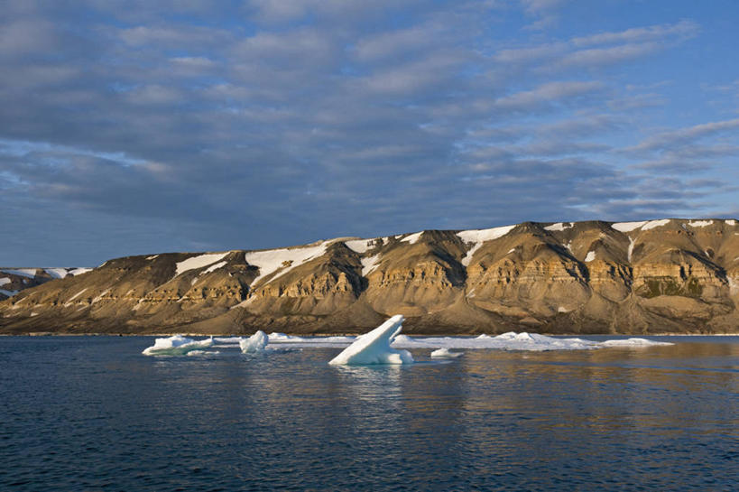无人,横图,室外,白天,北极,冰山,海洋,山,水,挪威,地形,山顶,云,风景,自然,摄影,气象,气候,斯瓦尔巴德群岛,海滩,群岛,彩图