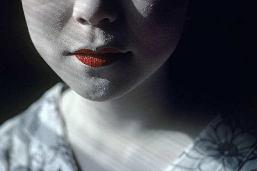 成年人,中年人,嘴,下巴,一个人,横图,室内,特写,时尚,日本,仅一个女性,仅一个人,日本文化,彩妆,唇膏,仅一个中年女性,摄影,京都府,艺妓,女人,女性,中年女性,口,口腔,嘴巴,嘴唇,彩图,传统文化