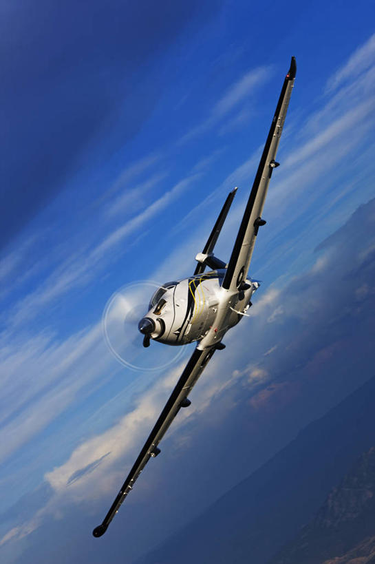 无人,竖图,俯视,航拍,室外,白天,飞机,美国,交通,航空,蓝色,天空,交通工具,运输,摄影,客机,鸟瞰,载具,螺旋桨飞机,科罗拉多州,彩图,高角度拍摄,商务机