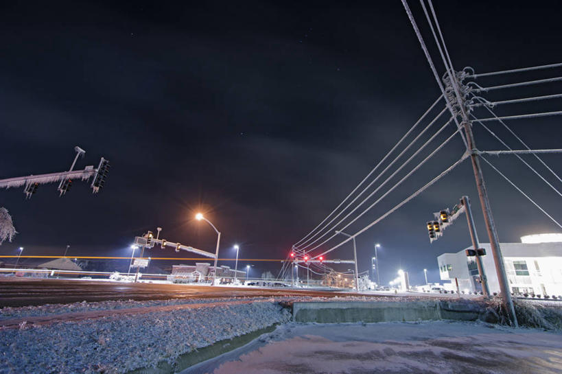 无人,横图,室外,夜晚,长时间曝光,路灯,美国,科学,冰,冬天,红绿灯,天气,摄影,红灯,尾灯,阿肯色州,气象学,彩图,电力线