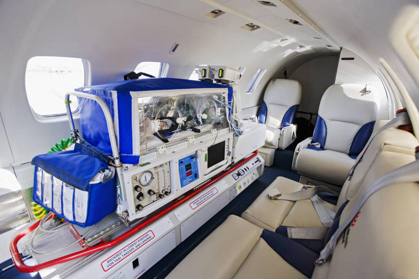 婴儿,儿童,一个人,横图,室内,白天,纯洁,飞机,美国,仅一个人,交通,航空,小孩,白色,交通工具,可爱,运输,摄影,活泼,客机,载具,宝宝,纯真,烂漫,无邪,德克萨斯,伶俐,天真,孩子,彩图,商务机