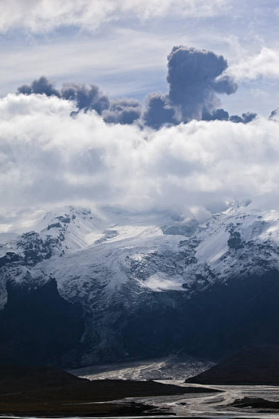 无人,竖图,室外,白天,火山,山,风,蒸汽,自然灾害,烟,摄影,灰,爆发,冰河,地震,空气污染,危险,彩图