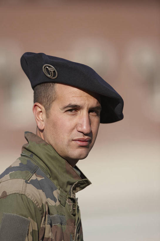 成年人,脸,头,脸颊,一个人,竖图,室外,白天,阿富汗,仅一个男性,士兵,首都,肩膀,战争,摄影,肖像,贝雷帽,北大西洋公约组织,喀布尔,男人,头部,脸部,脸蛋,面部,彩图