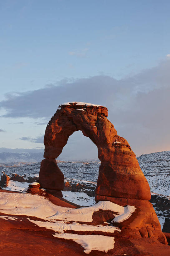 无人,竖图,室外,白天,美景,雪,美国,发光,景观,自然,景色,摄影,自然风光,拱门国家公园,峡谷地国家公园,犹他,地质学,自然地理,岩石,彩图