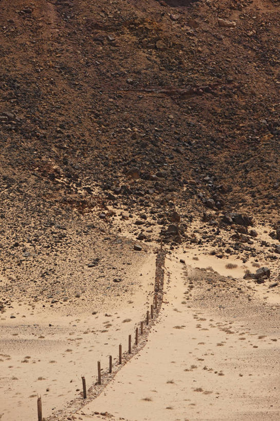 无人,竖图,室外,白天,沙漠,非洲,摩洛哥,分离,篱笆,沙丘,战争,摄影,撒哈拉沙漠,岩石,彩图