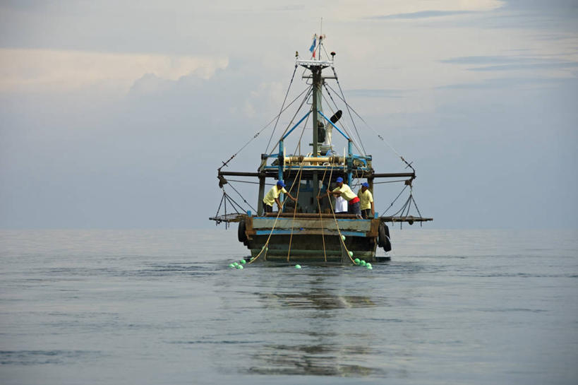 四个人,横图,室外,白天,渔业,船,马来西亚,摄影,浮标,鱼网,婆罗洲岛,沙巴州,彩图