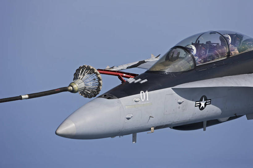 两个人,飞行员,横图,马来西亚,环保,军事,战争,摄影,能源,回收,航空航天工程,燃料,资源,准确,利用,低碳,循环,座舱,持续,化石燃料,技能,彩图,美国军事