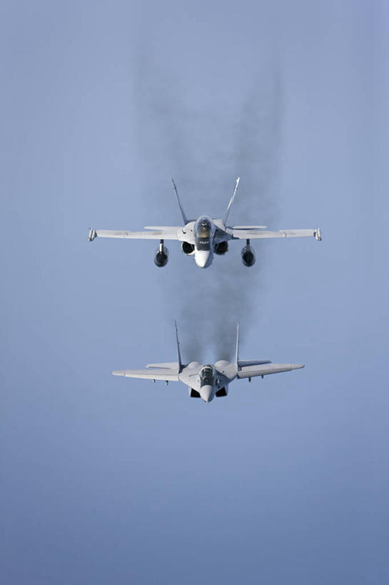 无人,竖图,留白,正面,友谊,爆炸,合作,飞机,马来西亚,咆哮,军事,飞,南海,两个,战争,摄影,迅速,航空航天工程,准确,座舱,技能,彩图,美国海军陆战队,编队飞行