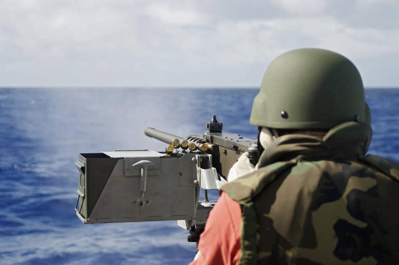 成年人,一个人,横图,射击,海洋,仅一个男性,军事,枪支,背面,战争,摄影,切断,机关枪,彩图,美国军事