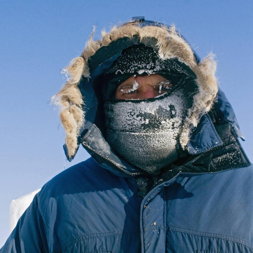 西方人,成年人,中年人,脸,头,脸颊,一个人,摄影师,横图,方图,欧洲,美国,欧洲人,仅一个男性,仅一个人,仅一个中年男性,冰,霜,肩膀,寒冷,摄影,肖像,雨衣,冒险,男人,男性,中年男性,白种人,头部,脸部,脸蛋,面部,彩图,风帽